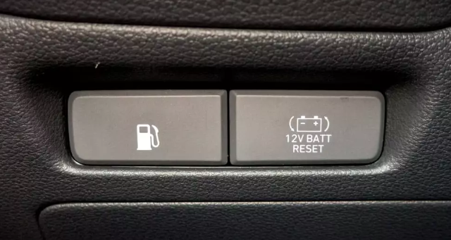A photo of the self-start button on the Hyundai Ioniq